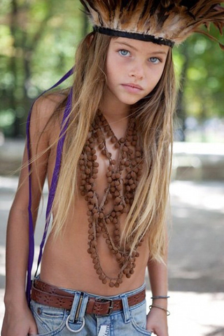 Illustration for article titled Fashion Industry Salivates Over Creepy Photos Of 10-Year-Old French Girl
